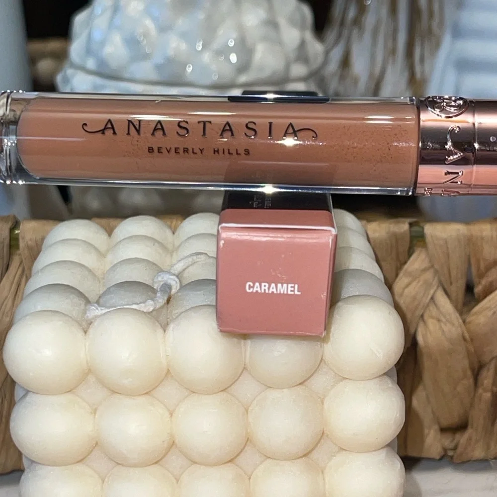 ANASTASIA BEVERLY HILLS Brillant Lip Gloss In Caramel(Soft Peachy Brown)